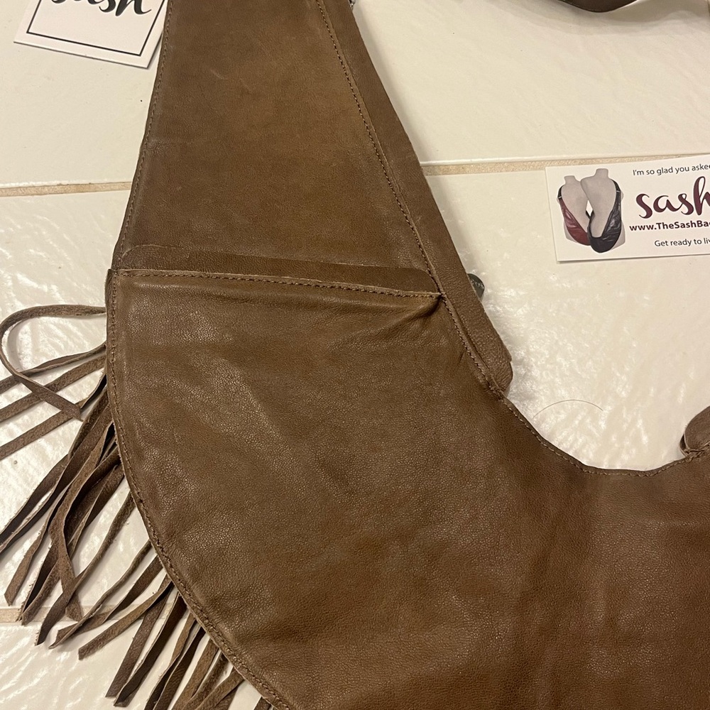 The Sash Bag Standard Size Women's Fringe Leather Sash Crossbody RFID Shiitake - Picture 8 of 13